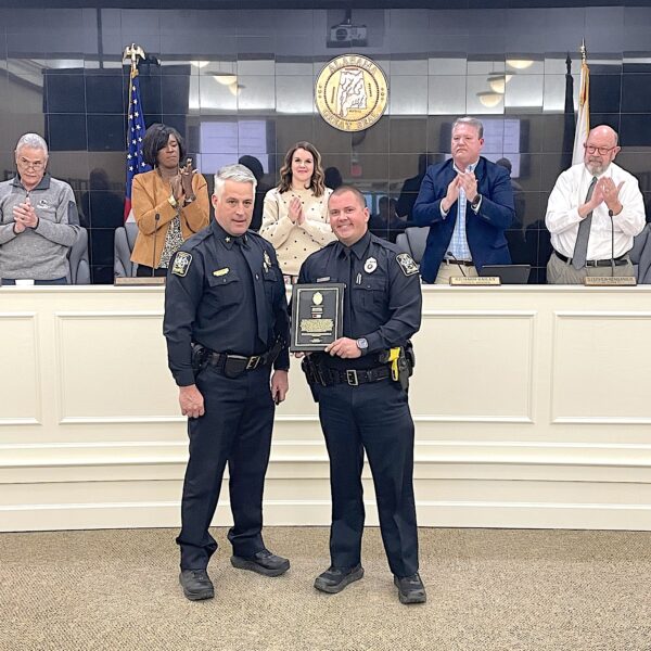 Officer Henegar receives Life Saving Award