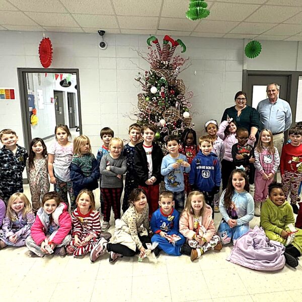 Rep. Kirkland helps students prep for visit from Santa