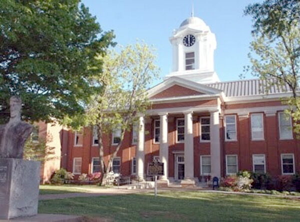 Commission names Jackson County Courthouse Annex Building